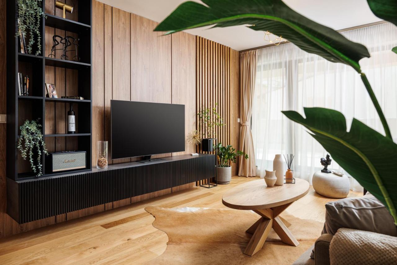 Pure Living Apartment W. Private Parking Braşov Exterior foto